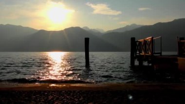 Gün batımı Malcesine, Garda Gölü, İtalya, 4K görüntü