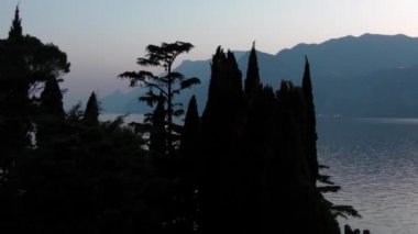 Gün batımı Malcesine, Garda Gölü, İtalya, 4K görüntü