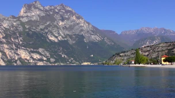 Όμορφη Λίμνη Garda Στην Ιταλία Λίμνη Garda Ιταλικά Lago Garda — Αρχείο Βίντεο