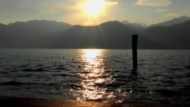 Zonsondergang Bij Malcesine Gardameer Italië Beelden — Stockvideo