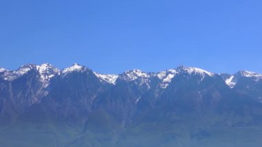 İtalya, Garda Gölü 'ndeki Tignale' den 4K görüntüsü. Garda Gölü kuzey İtalya 'da popüler bir tatil yeridir..