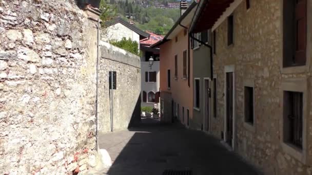 Центр Города Тиньяле Озеро Гарда Италия — стоковое видео