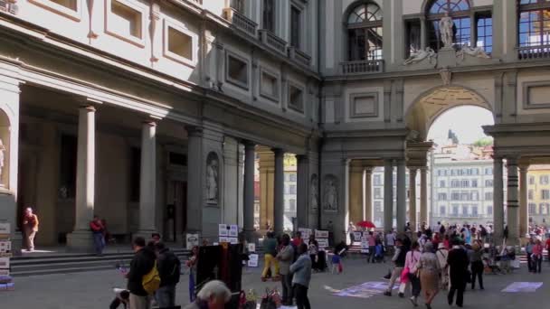 Vidéo Touristes Marchant Dans Cour Des Offices Galerie — Video