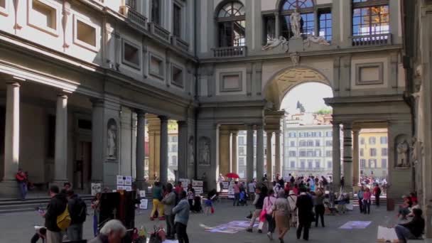 Video Von Touristen Innenhof Der Uffizien — Stockvideo