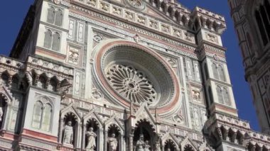 Cattedrale di Santa Maria del Fiore (Türkçe: Çiçek Aziz Mary Katedrali) İtalya 'nın Floransa kentinde bulunur. 4K görüntü