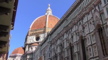 Cattedrale di Santa Maria del Fiore (Türkçe: Çiçek Aziz Mary Katedrali) İtalya 'nın Floransa kentinde bulunur. 4K görüntü