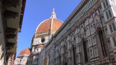 Cattedrale di Santa Maria del Fiore (Türkçe: Çiçek Aziz Mary Katedrali) İtalya 'nın Floransa kentinde bulunur. 4K görüntü