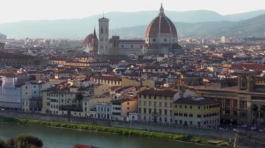 Floransa, gün batımından önce, Piazzale Michelangelo 'dan görüldüğü gibi, 4K görüntü.