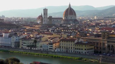 Floransa, gün batımından önce, Piazzale Michelangelo 'dan görüldüğü gibi, 4K görüntü.