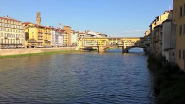 Floransa, İtalya 'daki Ponte vecchio Köprüsü manzarası