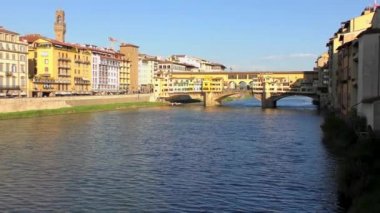Floransa, İtalya 'daki Ponte vecchio Köprüsü manzarası