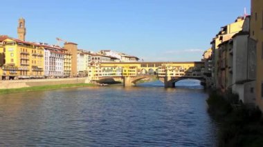 Floransa, İtalya 'daki Ponte vecchio Köprüsü manzarası