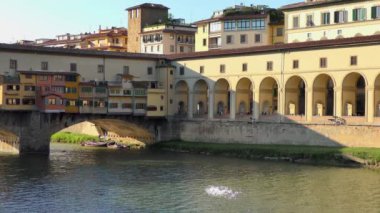 Floransa, İtalya 'daki Ponte vecchio Köprüsü manzarası