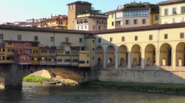 Floransa, İtalya 'daki Ponte vecchio Köprüsü manzarası