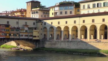 Floransa, İtalya 'daki Ponte vecchio Köprüsü manzarası