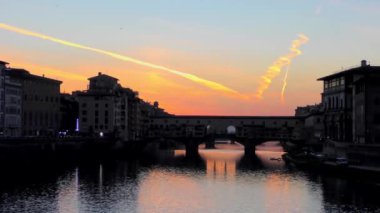 Floransa, İtalya 'daki Ponte vecchio Köprüsü manzarası