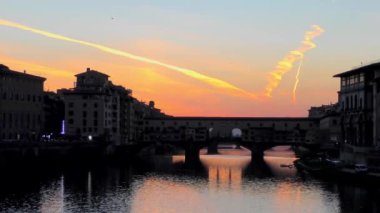 Floransa, İtalya 'daki Ponte vecchio Köprüsü manzarası