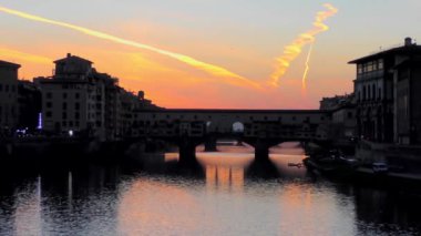Floransa, İtalya 'daki Ponte vecchio Köprüsü manzarası