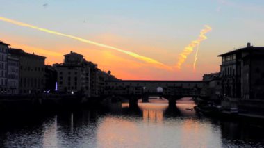 Floransa, İtalya 'daki Ponte vecchio Köprüsü manzarası