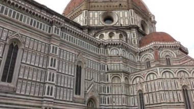 Cattedrale di Santa Maria del Fiore (Türkçe: Çiçek Aziz Mary Katedrali) İtalya 'nın Floransa kentinde bulunur. 4K görüntü