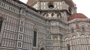 Cattedrale di Santa Maria del Fiore (Türkçe: Çiçek Aziz Mary Katedrali) İtalya 'nın Floransa kentinde bulunur. 4K görüntü