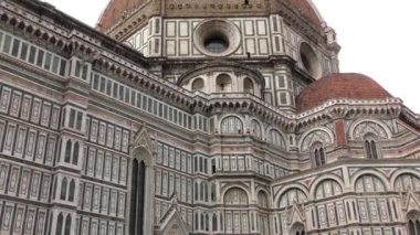 Cattedrale di Santa Maria del Fiore (Türkçe: Çiçek Aziz Mary Katedrali) İtalya 'nın Floransa kentinde bulunur. 4K görüntü