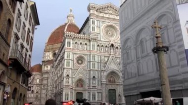 Cattedrale di Santa Maria del Fiore (Türkçe: Çiçek Aziz Mary Katedrali) İtalya 'nın Floransa kentinde bulunur. 4K görüntü