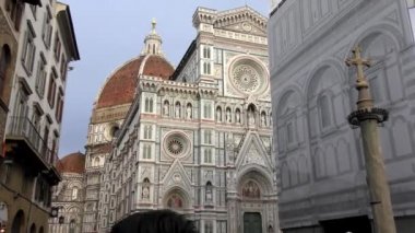 Cattedrale di Santa Maria del Fiore (Türkçe: Çiçek Aziz Mary Katedrali) İtalya 'nın Floransa kentinde bulunur. 4K görüntü