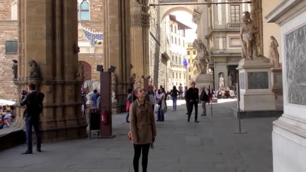 Florencia Italia Abril 2015 Personas Identificadas Entrada Galería Uffizi Abril — Vídeos de Stock