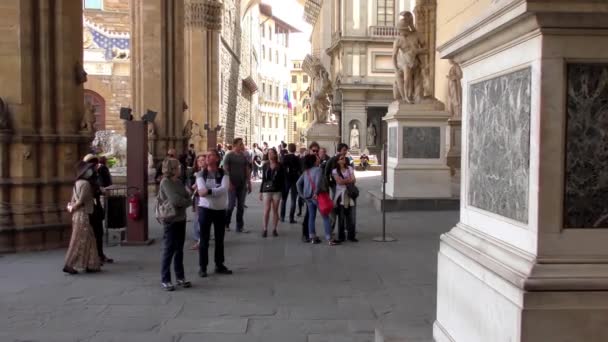 Florencia Italia Abril 2015 Personas Identificadas Entrada Galería Uffizi Abril — Vídeo de stock