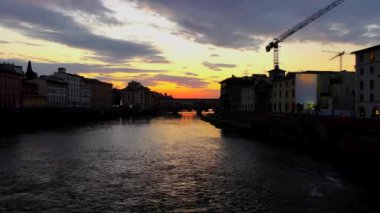 Floransa, İtalya 'daki Ponte vecchio Köprüsü manzarası