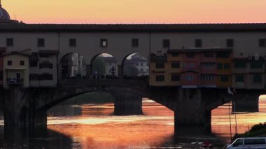 Floransa, İtalya 'daki Ponte vecchio Köprüsü manzarası