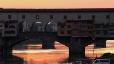 Floransa, İtalya 'daki Ponte vecchio Köprüsü manzarası
