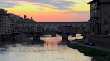 Floransa, İtalya 'daki Ponte vecchio Köprüsü manzarası