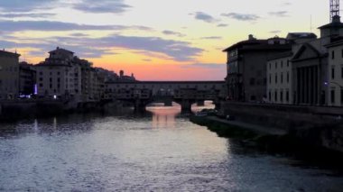 Floransa, İtalya 'daki Ponte vecchio Köprüsü manzarası