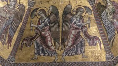 Floransa, İtalya: Floransa 'daki Floransa Katedrali' nin yanındaki güzel mozaik tavanlı Florence Baptistery 'in içi 