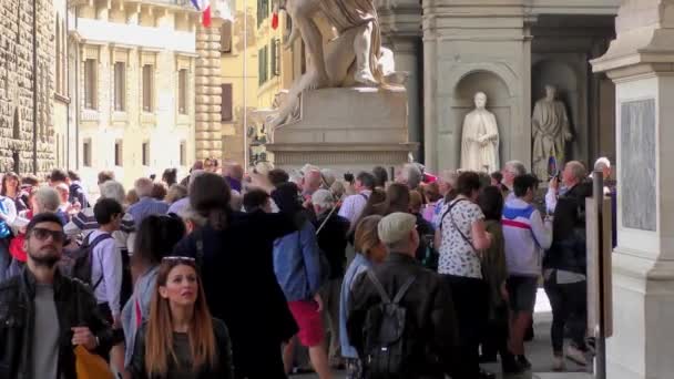 Флоренция Италия Апреля 2015 Года Неизвестные Входа Галерею Уффици Апреля — стоковое видео