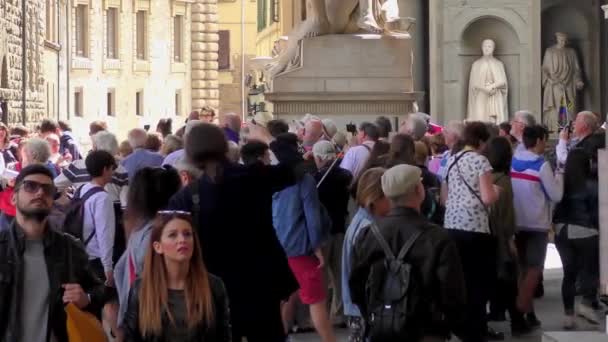 Florence Italy April 2015 Άγνωστα Πρόσωπα Στην Είσοδο Της Γκαλερί — Αρχείο Βίντεο