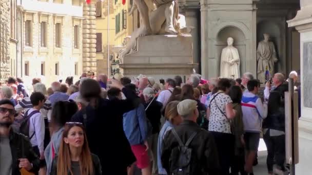 Florencia Italia Abril 2015 Personas Identificadas Entrada Galería Uffizi Abril — Vídeos de Stock