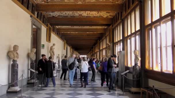 Video Main Hallway Uffizi Gallery Crowd Tourists Florence Italy — Stock Video
