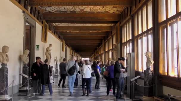 Video Stora Hallen Uffizi Galleri Med Massor Turister Florens Italien — Stockvideo