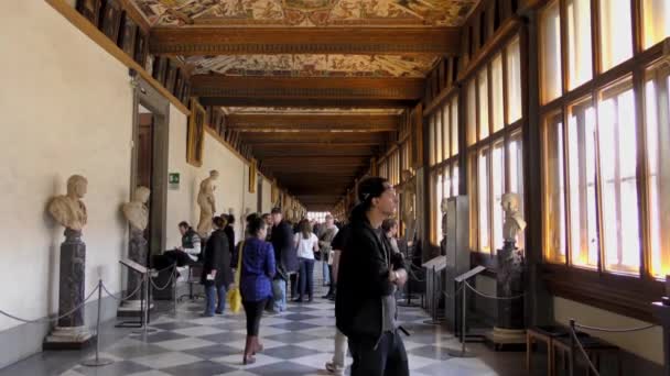 Video Main Hallway Uffizi Gallery Crowd Tourists Florence Italy — Stock Video