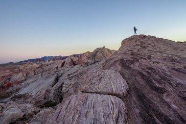 Nevada çölündeki Ateş Vadisi Parkı 'nda kaya oluşumları, ABD