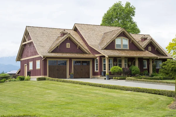 Une Belle Grande Maison Campagne Printemps Photo De Stock