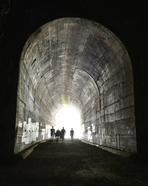 Gammel Nedlagt Jernbanetunnel - Stock-foto