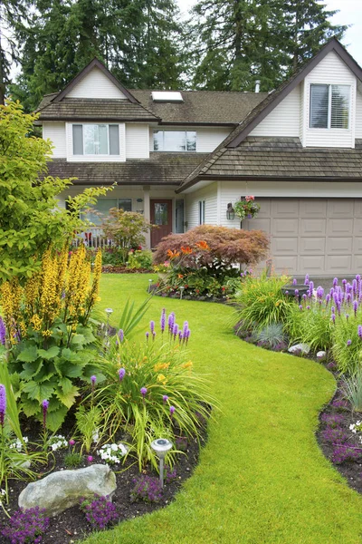 아름 다운 가정 및 정원. 스톡 사진