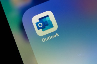 Ostersund, İsveç - 17 Temmuz 2020: Outlook uygulama simgesi. Microsoft Outlook, Microsoft 'tan bir kişisel bilgi yöneticisidir