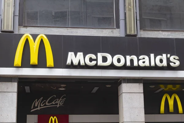광저우 2012 맥도날드 간판이요 맥도날드는 세계에서 햄버거 패스트 체인점이다 — 스톡 사진