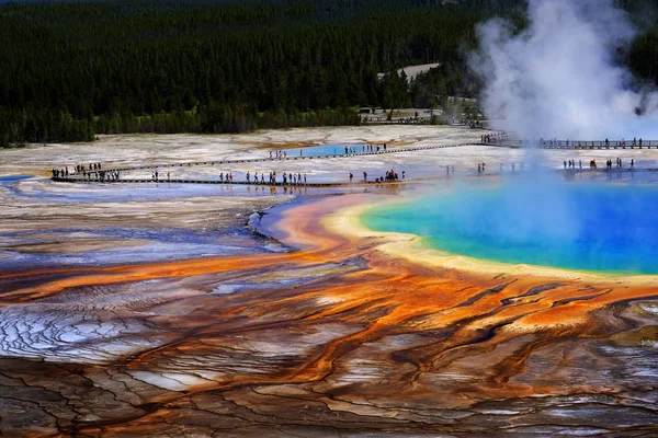 Grand Prismatice Spring Yellowstone National Park Tourists Viewing Spectacular Natural — Stock Photo, Image