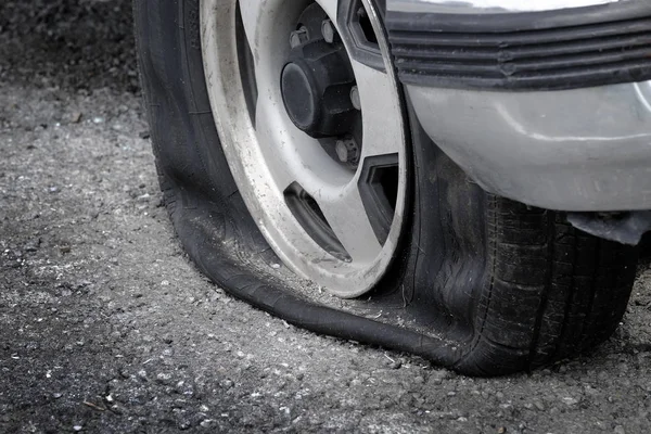 Stranded Flat Tire Roadway Car Vehicle Cannot Move — Stock Photo, Image